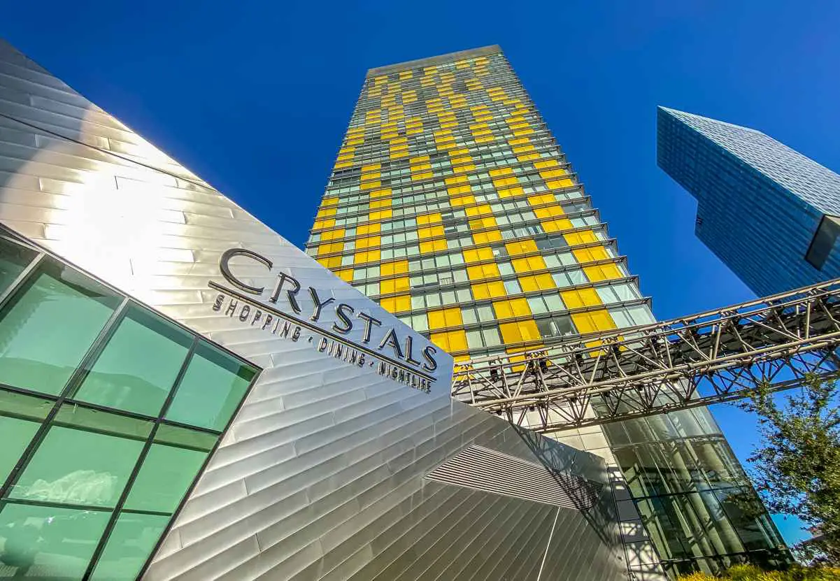 Aria vs. Bellagio: Which Las Vegas Hotel is Better? 6 ARIA's The Shops at Crystals