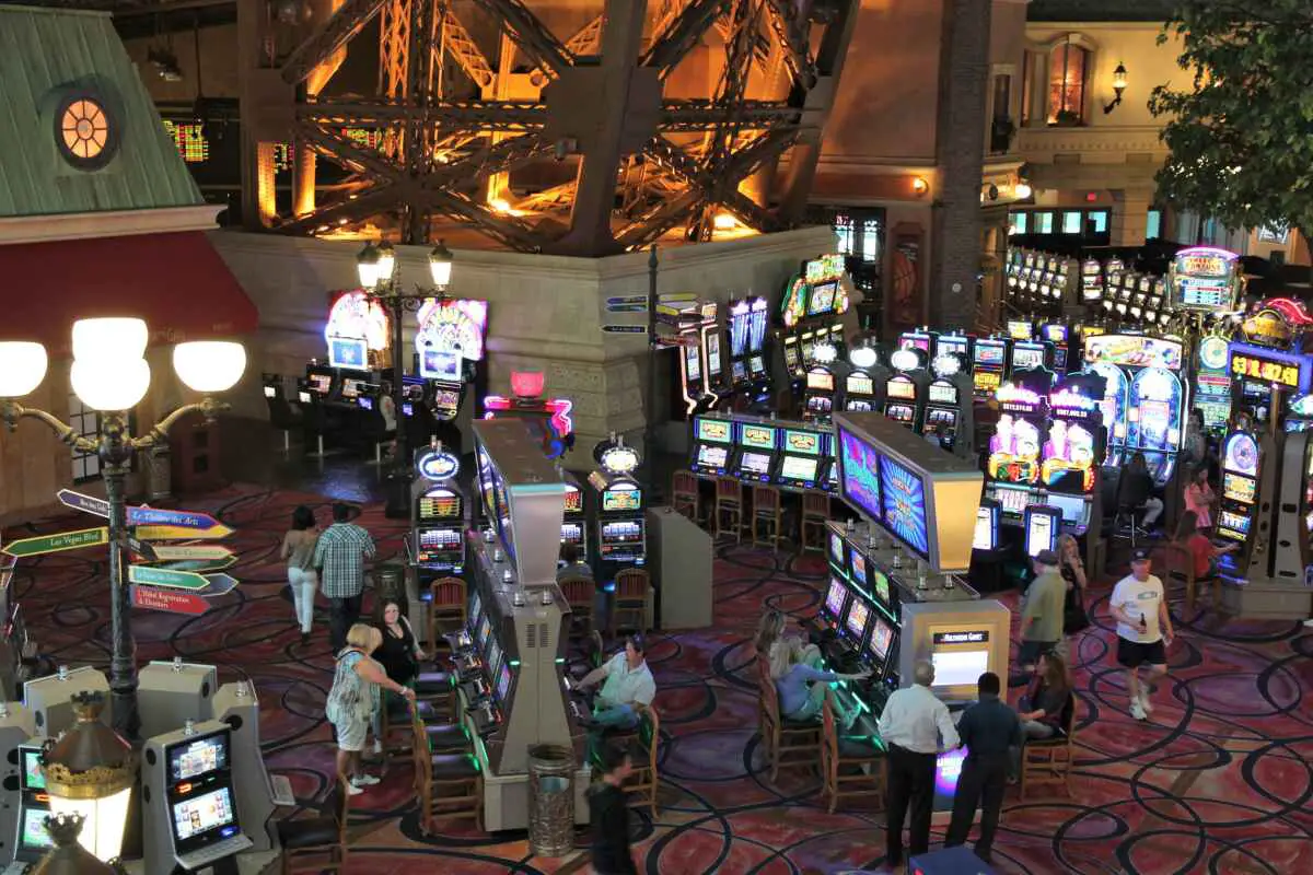Why Is There an Eiffel Tower in Las Vegas? (Vegas Attractions) 2 The Story Behind the Eiffel Tower at Paris Las Vegas