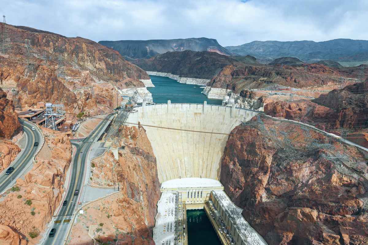 21+ Reasons It's Worth Going to Las Vegas in December☀️ 5 Tour the Hoover Dam in December