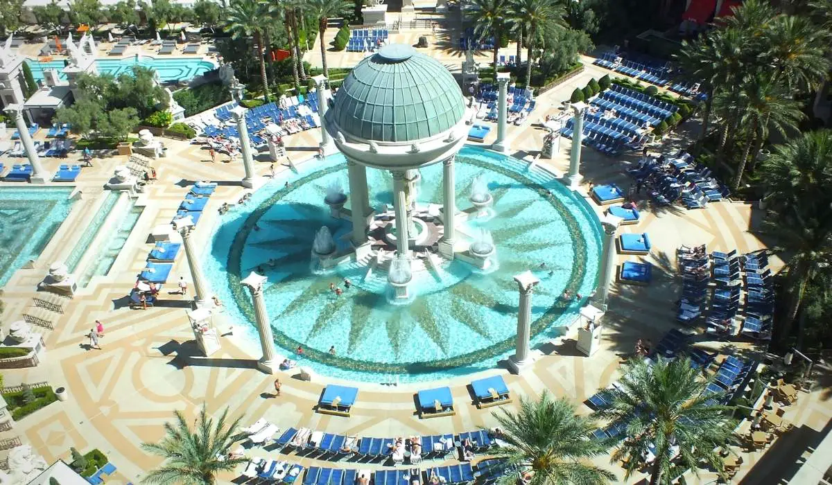 Are Las Vegas Pools Heated in Winter? (List of 22 Heated Pools) 4 Best Heated Pools in Las Vegas