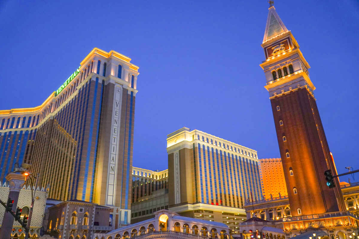 What is the Best Tower at The Venetian? (Palazzo or Venetian) 3 Venetian tower and Venezia tower at The Venetian Resort in Las Vegas