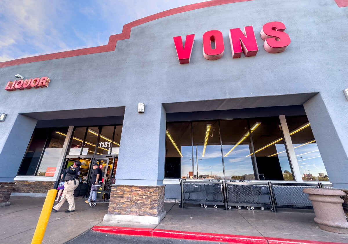 10 Grocery Stores on The Las Vegas Strip (Grocery Store Map) 2 Vons near las vegas strip