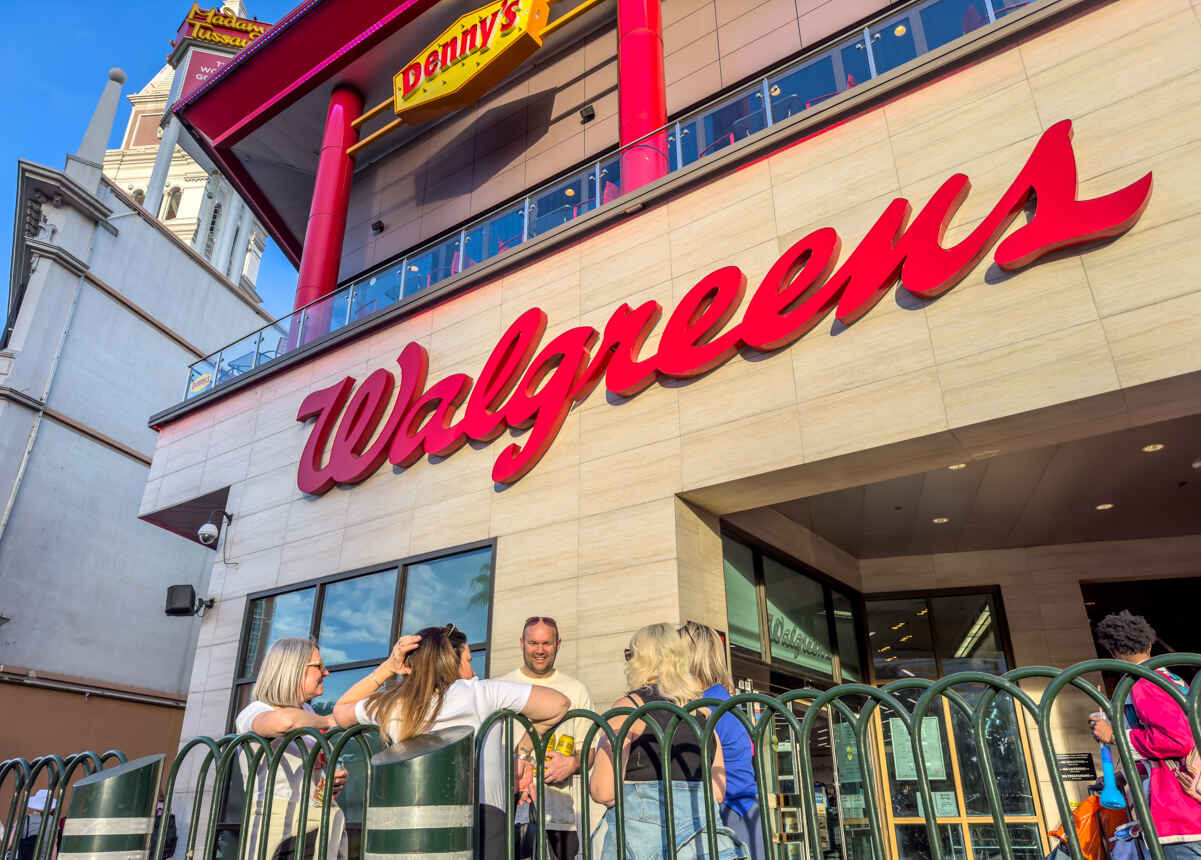 10 Grocery Stores on The Las Vegas Strip (Grocery Store Map) 8 Walgreens on the Strip
