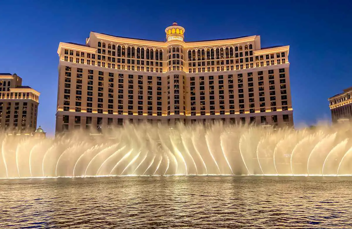 Bellagio Fountain Schedule & Song List (2025 Show Times) 7 Where to Watch the Bellagio Fountain Show. Best places and restaurants to enjoy the fountains.