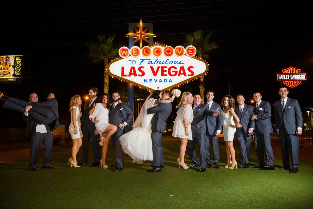 Where is the Welcome to Las Vegas Sign? (Location, Map & Parking) 2 Welcome to Las Vegas Sign Best Time to Visit