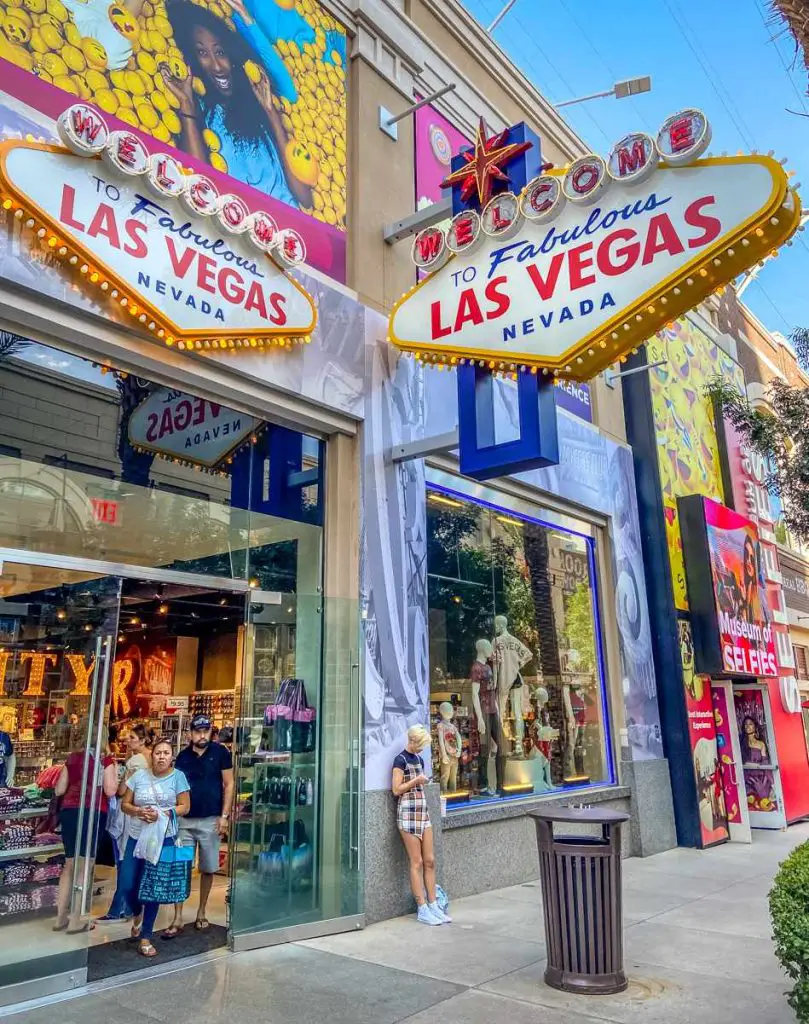 The LINQ Promenade On The Vegas Strip (The Ultimate Guide) 5 welcome to las vegas store at linq promenade