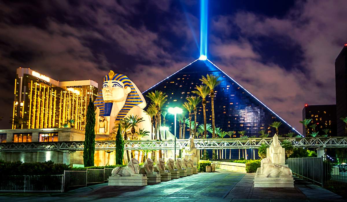 Real People Share Their Vegas Budget-Saving Hacks 3 Why are Hotels in Las Vegas Cheap