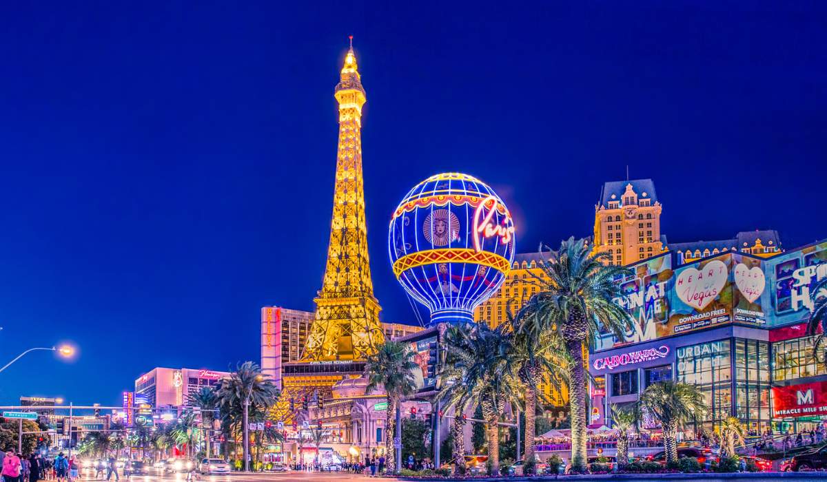 Why Is There an Eiffel Tower in Las Vegas? (Vegas Attractions) 1 Why Is There an Eiffel Tower in Las Vegas?