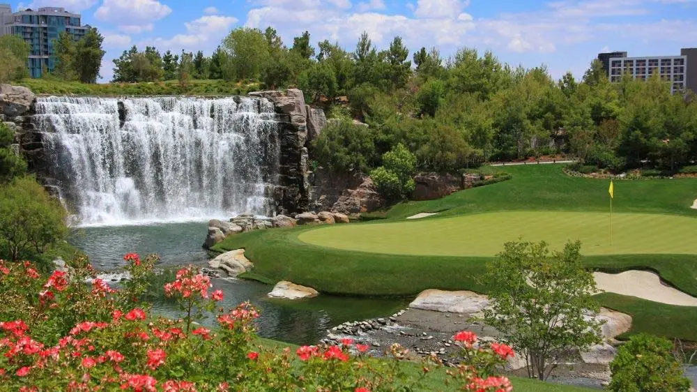Renting Golf Clubs in Las Vegas (Cost & Where To Rent) 2 Golf course at Wynn Golf Club.